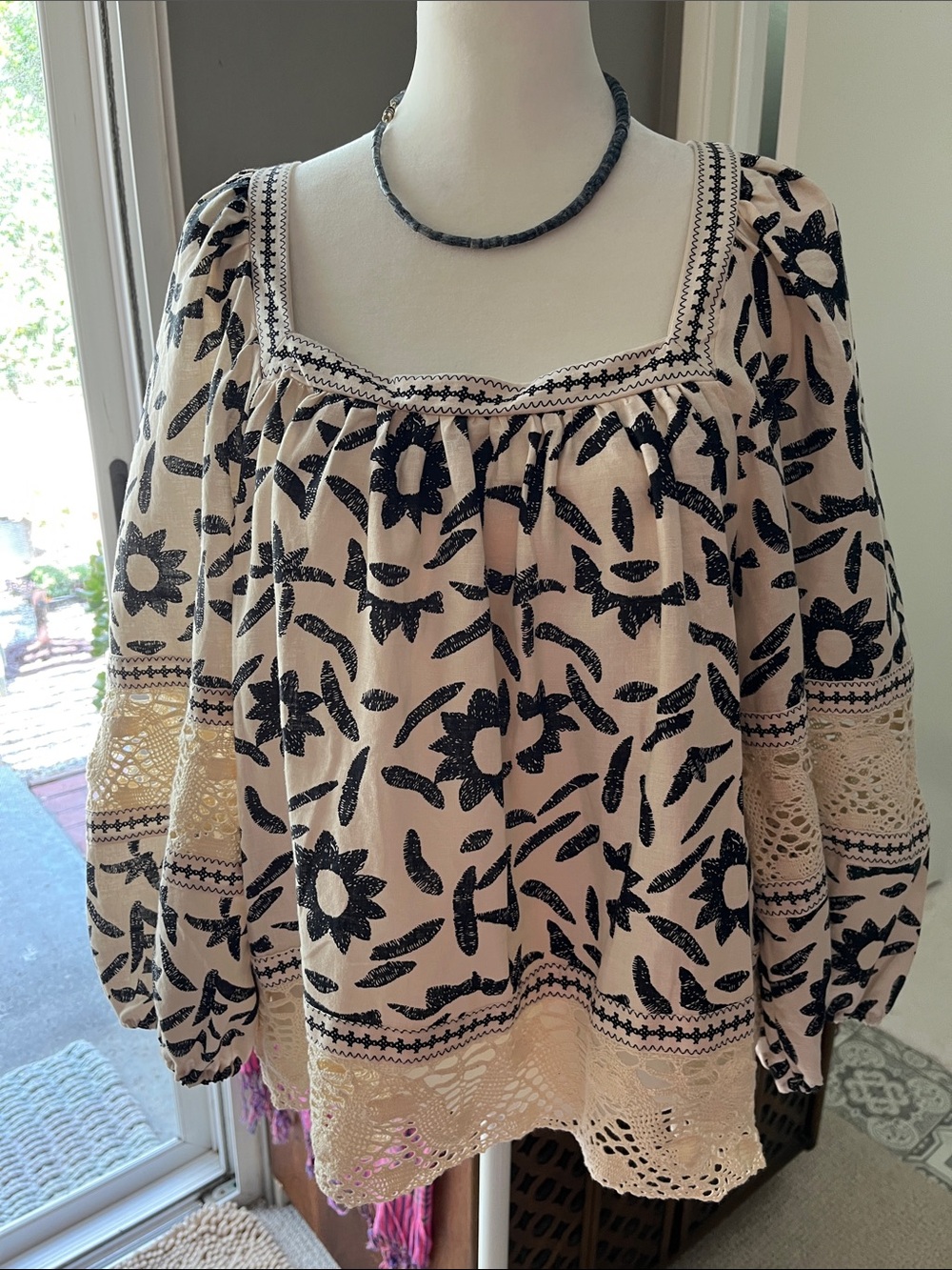 Flowy Linen Top Crochet Trim Cream Black XL - Picture 2 of 9